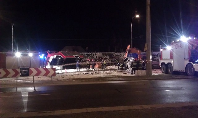 Groźny wypadek na ul. Wielkopolskiej w Gdyni. Pług staranował ...