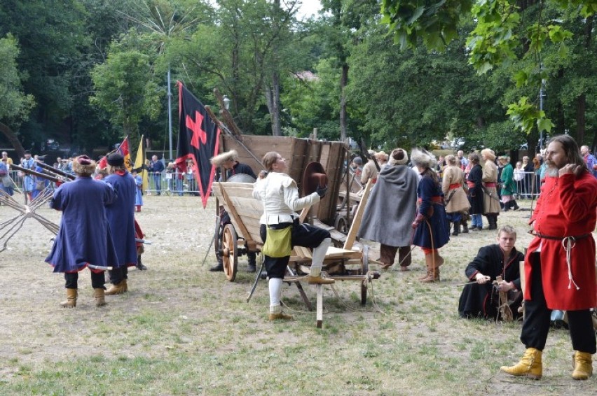 Rekonstrukcja historyczna w Wejherowie - bitwa dzienna w parku miejskim [ZDJĘCIA] [WIDEO]