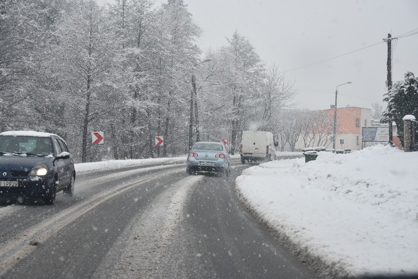 Ciężarówki blokują DW 932 na granicy Świerklan z...