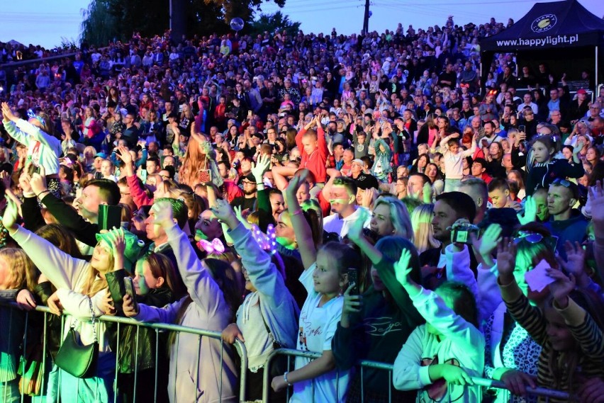 Koncert Cleo w Kruszwicy. Takie tłumy na koncercie "Lato w mieście" w amfiteatrze nad Gopłem. Zobaczcie zdjęcia!