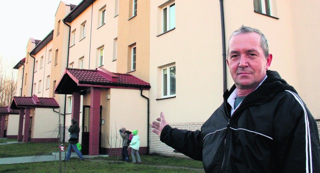 Tadeusz Calik chwali sobie mieszkanie w TBS, jako tani sposób na własne lokum. Za 36 metrów płaci się 25 tys. zł