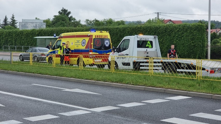 Zderzenie BMW z volkswagenem i wielkie korki na Krakowskiej w Kielcach. Zobacz zdjęcia