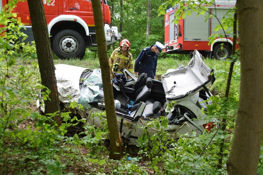 W Obkasie w gm. Kamień Krajeński samochód osobowy dachował...