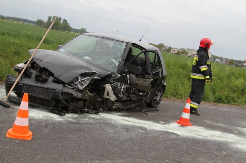 Groźne zdarzenie drogowe z udziałem dwóch osobówek na drodze Powodowo - Kiełpiny