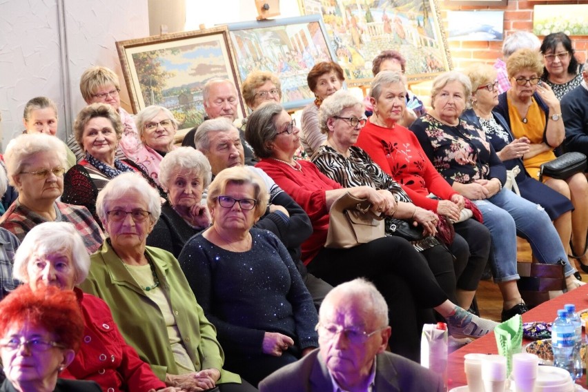 Kraśnik. Wystawa studentów Uniwersytetu Trzeciego Wieku w galerii "Trójka". Zobacz zdjęcia