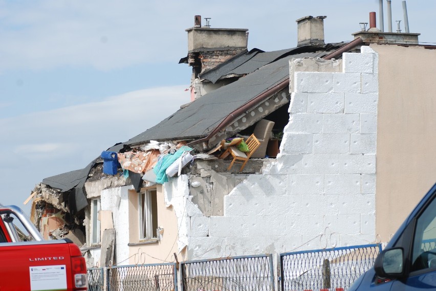 Wojewoda odwiedził miejsce tragedii w Sędzińcu. Jedna z poszkodowanych osób opuściła już szpital. Będą zasiłki dla rodzin 