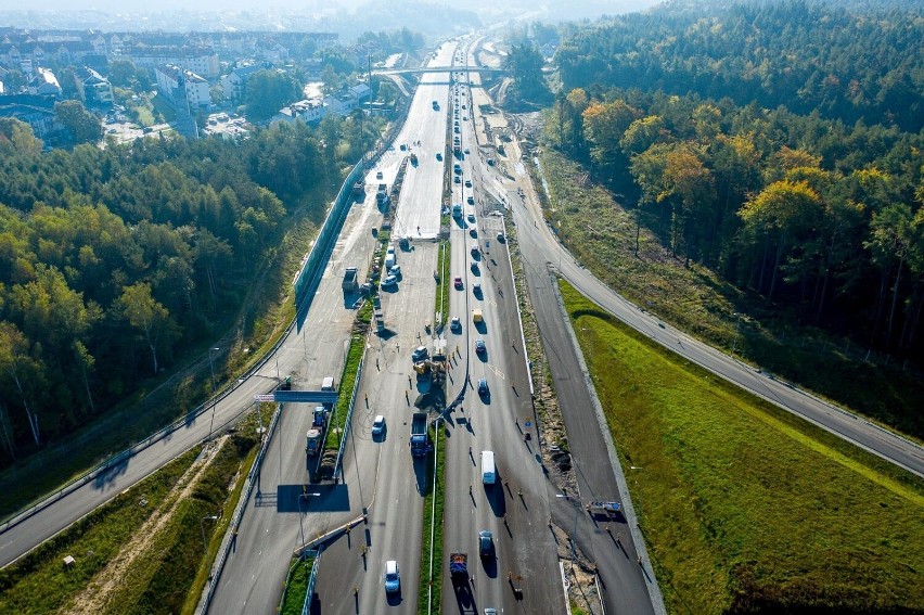 Wszyscy remontują w tym samym czasie, bez zgrania i informacji dla mieszkańców. Wielogodzinne korki potrwają do wtorku?