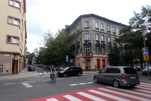 Była próba skrzyżowania równorzędnego u zbiegu ulic: Krowoderskiej i Szlak.