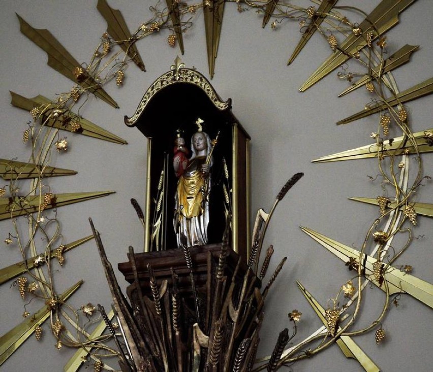 Jubileusz 40-lecia koronacji figury Matki Bożej w sanktuarium w Lipinkach. Cztery dni uroczystości odpustowych