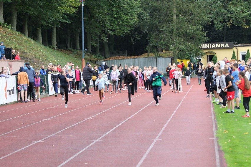 I rzut lekkoatletycznej imprezy na chełmińskim stadionie