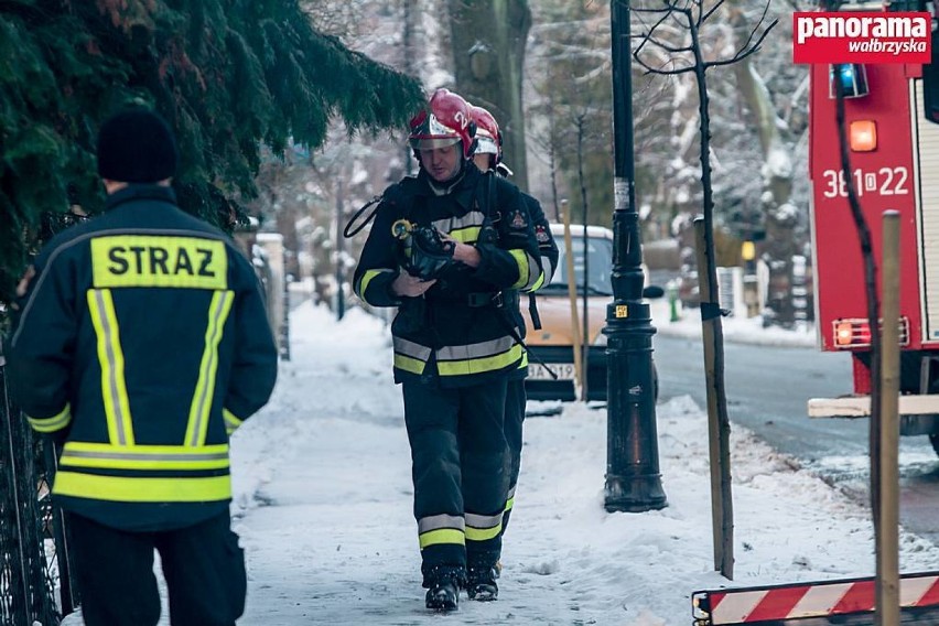 Szczawno-Zdrój: Pożar komina w budynku przy ulicy Mickiewicza [ZDJĘCIA]