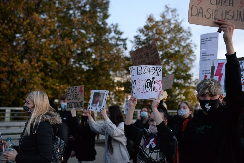 W Żarach niedzielę 25 października o 17.00 ruszył protest...