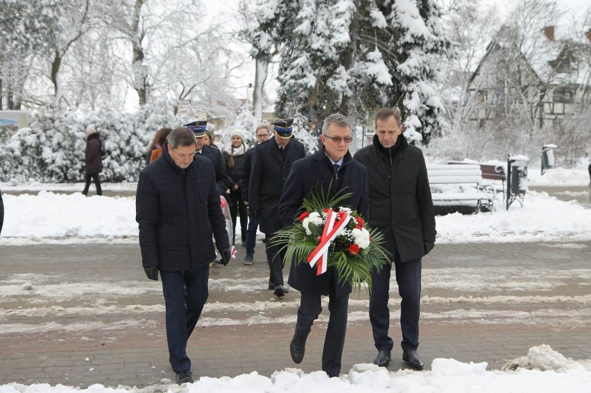 Przy Grobie Nieznanego Żołnierza w Chełmnie złożono kwiaty...