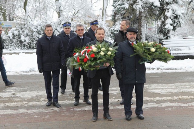Przy Grobie Nieznanego Żołnierza w Chełmnie złożono kwiaty 103. rocznicę powrotu miasta do Wolnej Polski