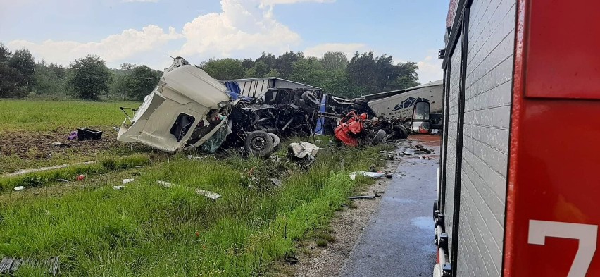 Tragedia pod Warszawą. Zderzenie dwóch ciężarówek na DK50....