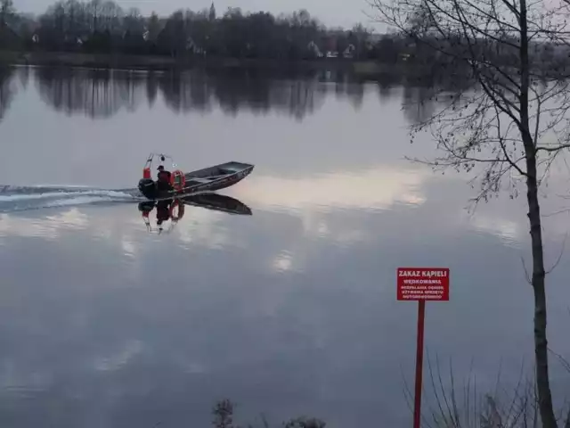 W Kryspinowie utonął we wtorek mężczyzna. Ciało wyłowili płetwonurkowie.