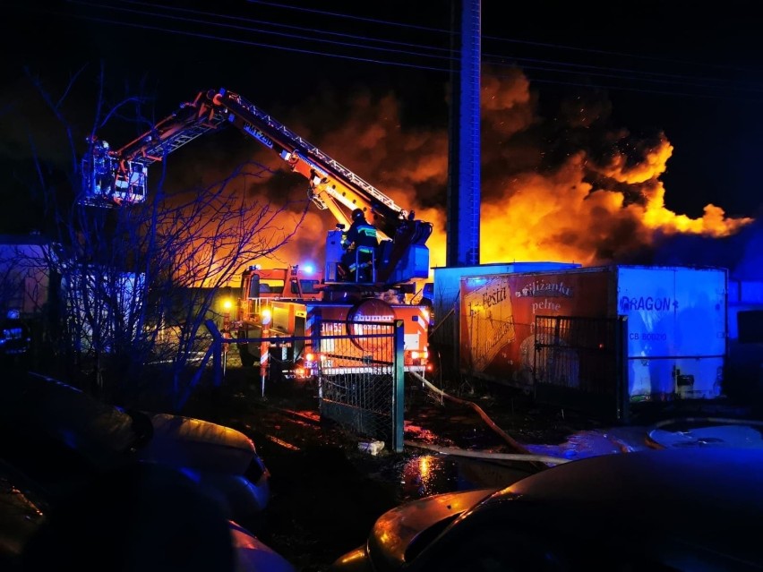 Pożar na złomowisku przy Szczecińskiej w Koszalinie [zdjęcia] 