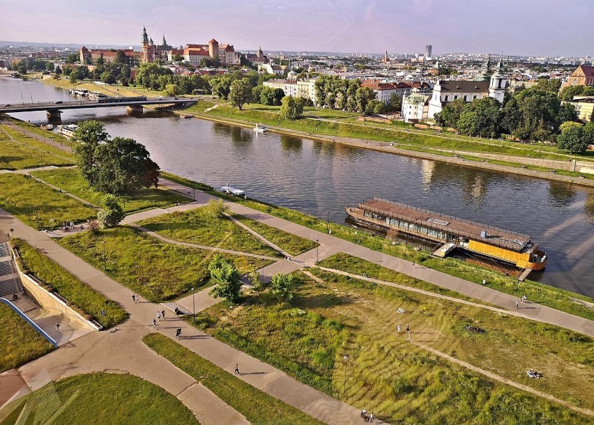 Kraków. Panorama Krakowa z diabelskiego młyna nad Wisłą [ZDJĘCIA]