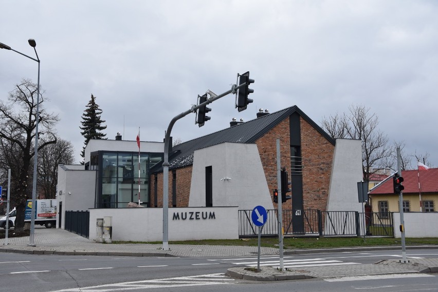 Nowe muzeum w Tarnowie. Jak wygląda od środka? Budowa Regionalnego Centrum Edukacji o Pamięci powinna się już zakończyć [ZDJĘCIA]