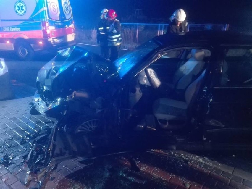 Wypadek w Gilowicach, kierowca BMW trafił do szpitala