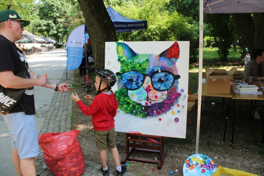 Słoneczny piknik ekologiczny w Radomiu, na placu Corazziego i w parku Kościuszki. Zobacz zdjęcia