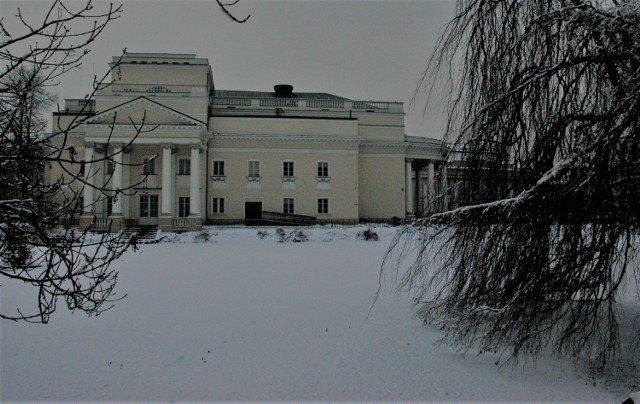 Park miejski w Kaliszu. Odwiedź go zimową porą