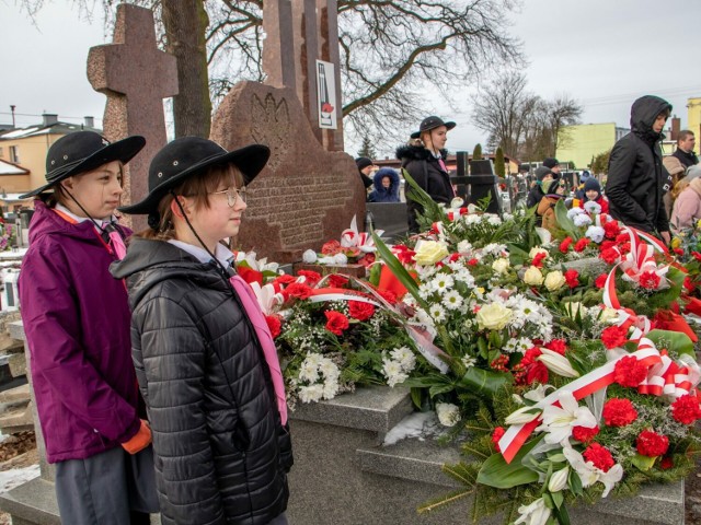 161. rocznicę wybuchu Powstania Styczniowego uczczono w Sędziejowicach:  przy mogile powstańców na cmentarzu oraz w Zespole Szkół Ogólnokształcących nr 1 w Sędziejowicach, której patronują powstańcy styczniowi.