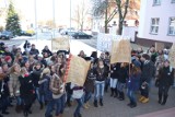 Lębork: Starosta czuje się obrażony. Uczennicy szuka policja.