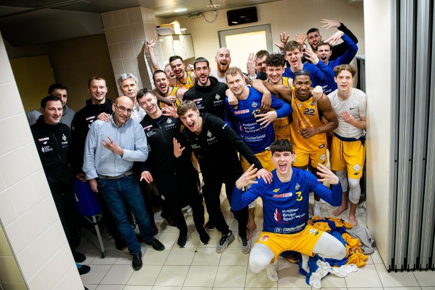 W końcu koszykarze Arki Gdynia mogli cieszyć się z wygranej...