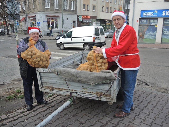 Z lewej Józef Żuchowski, z prawej Leszek Antczak.