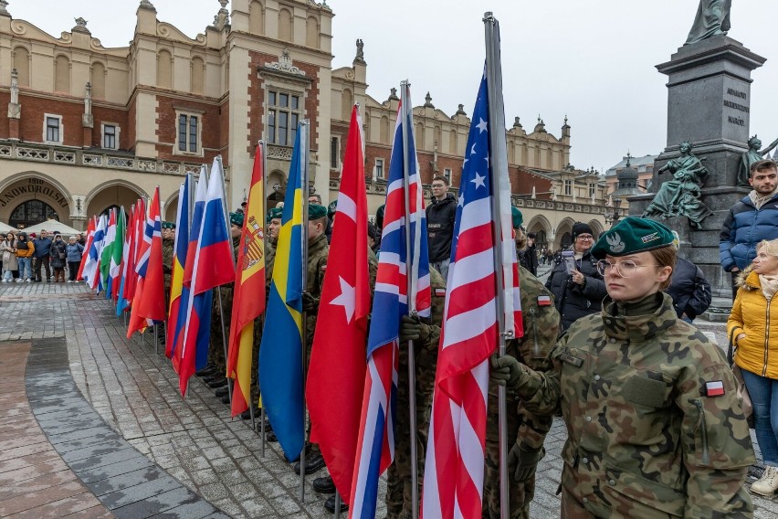 Tak Kraków świętował 25 lat Polski w strukturach NATO. Uroczystości na Rynku Głównym
