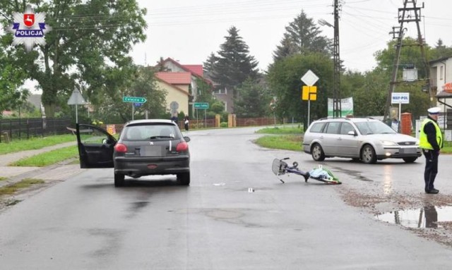 Potrącenie rowerzystki w Starym Pożogu

W piątek tydzień temu, w Starym Pożogu, rowerzystka skręcała w lewo i wjechała wprost pod nadjeżdżającego peugeota. Kobieta trafiła do szpitala.