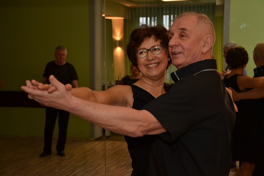 Tak żorscy seniorzy trenują taniec towarzyski - zobaczcie zdjęcia! [GALERIA]