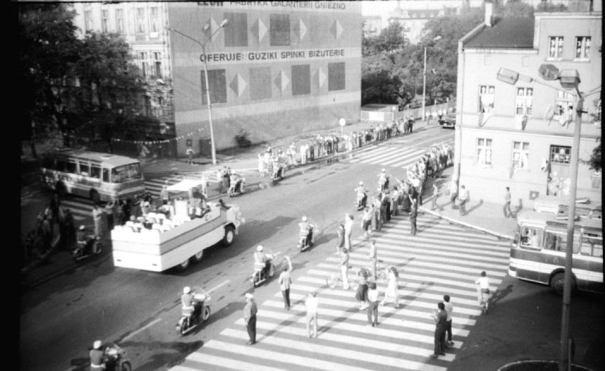 Historia jednego wydarzenia w Gnieźnie. Jan Paweł II w 1979 r. odwiedził Gniezno. To był wielki dzień! Mamy unikalne zdjęcia!