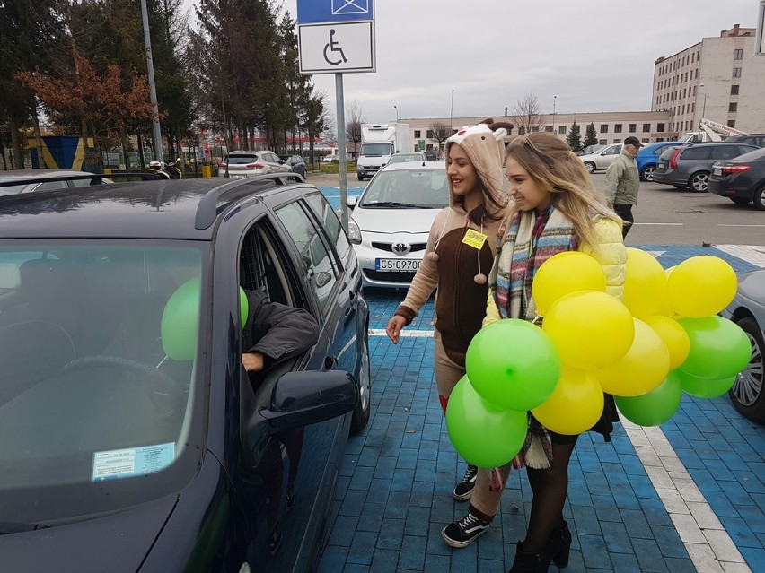 Światowy Dzień Życzliwości i Pozdrowień. Happening słupskich uczniów