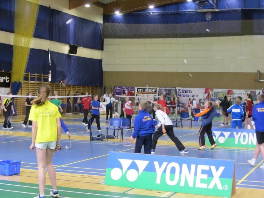 Ostrów: Ruszyły Mistrzostwa Polski Młodzików Młodszych w Badmintonie [ZDJĘCIA]