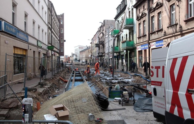 Trwa modernizacja torowiska oraz ulicy Toruńskiej w Grudziądzu