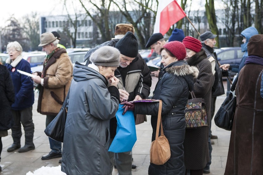 Zbiórka pod Sejmem. Chcą zmian w prawie nieruchomości