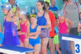 Sportowa rywalizacja młodych pływaków [GALERIA ZDJĘĆ, WIDEO]