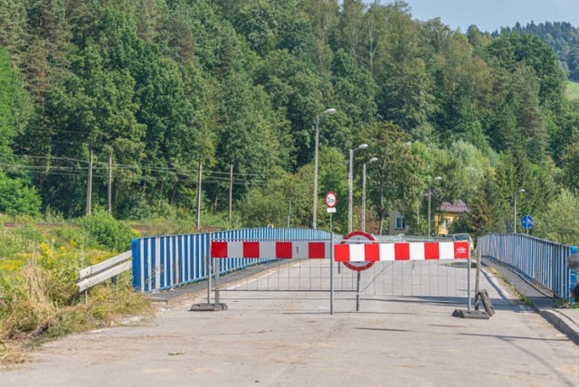 Stary most na Kamienicy został zamknięty w związku z powodzią, która uszkodziła jego konstrukcję