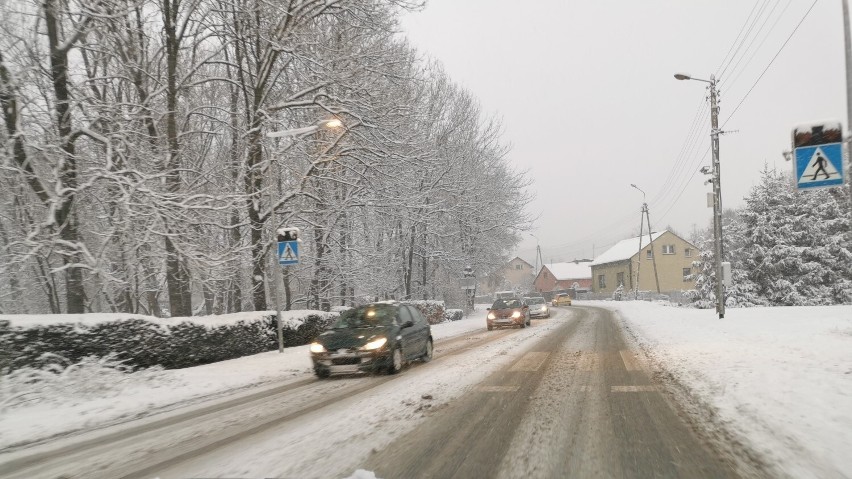 Zaśnieżone chodniki i drogi w gminie Trzebinia