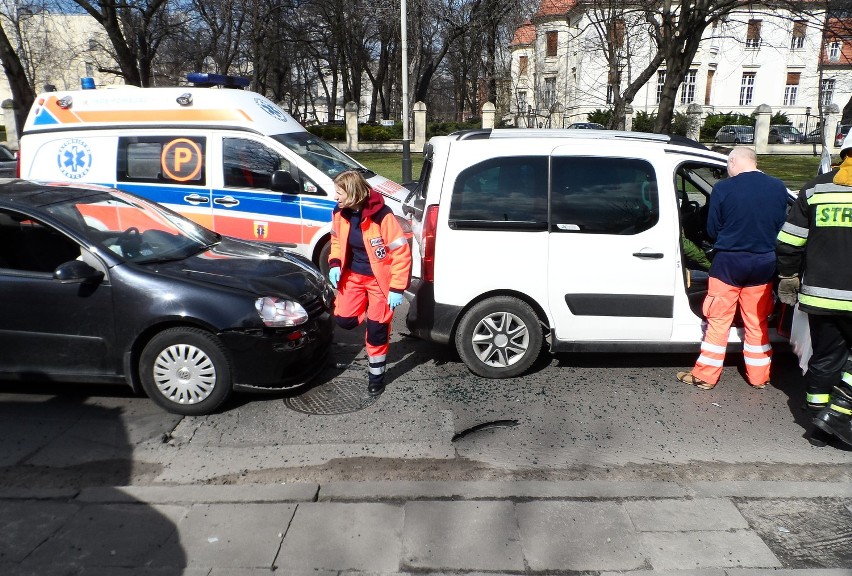 Wypadek na Północnej w Łodzi. 3 osoby ranne