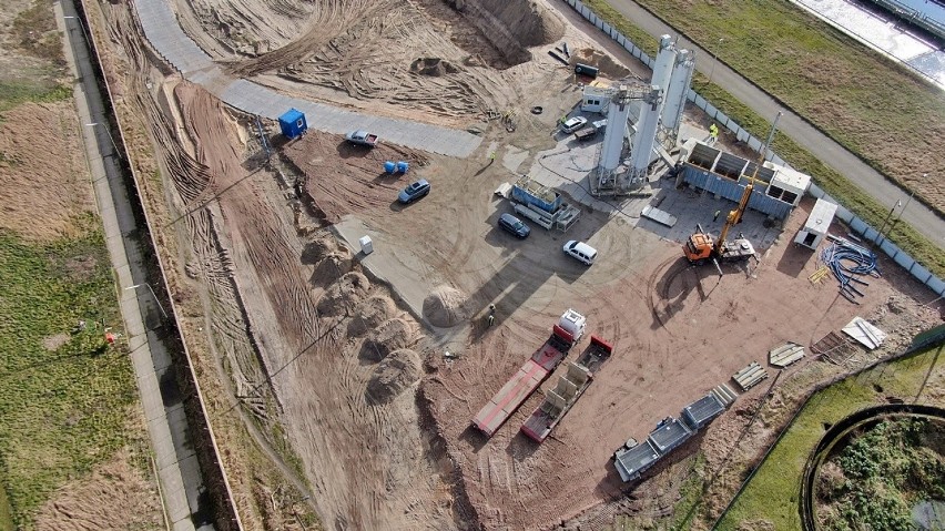 Węzeł betoniarski, zarys zakładu prefabrykacji, place składowe, drogi - to wszystko na placu budowy tunelu