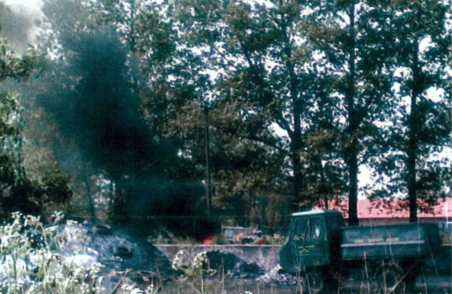 To zdjęcie zrobiono 27 czerwca. Prezes GS nie jest pewny, czy to ognisko było na terenie GS. - Jeśli już, to rozgrzewano smołę - mówi Józef Michalewicz.
