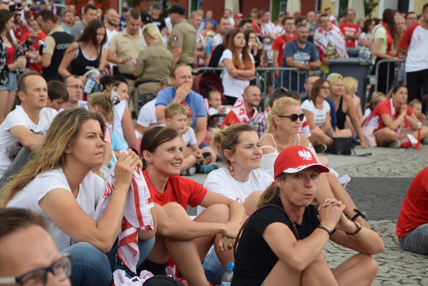 Tak kibicowaliśmy Biało-Czerwonym na Rynku w Sieradzu (ZDJĘCIA)