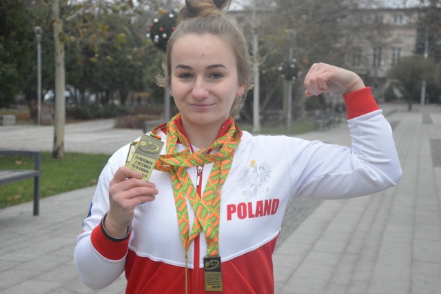 Ida Lis zdobyła tytuł mistrzyni Europy w trójboju siłowym klasycznym. Tym razem młoda zawodniczka wygrała każdą z możliwych kategorii, bijąc przy tym pięć rekordów Polski.