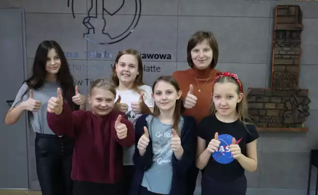 Uczennice ze szkoły w Tłuchowie, który zajęły trzecie w Lidze Sprawiedliwości. Gratulujemy!