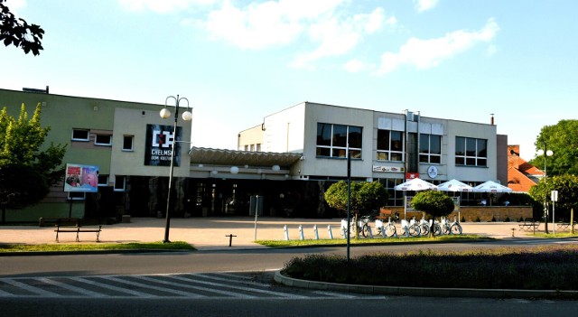 Jedna ze stacji roweru miejskiego mieści się przed Chełmskim Domem Kultury.