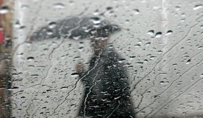 Ostrzeżenie IMGW przed silnymi deszczami z burzami na poniedziałek 22 czerwca. Prognoza pogody dla powiatu