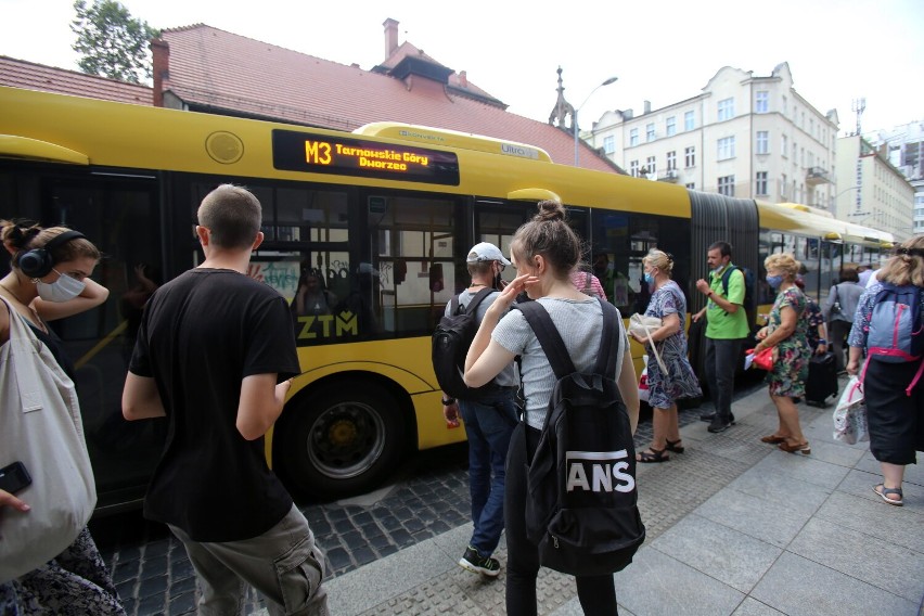 Sprawdziliśmy jakie autobusy ZTM nie przyjeżdżają najczęściej. Które linie znalazły się w czołówce?